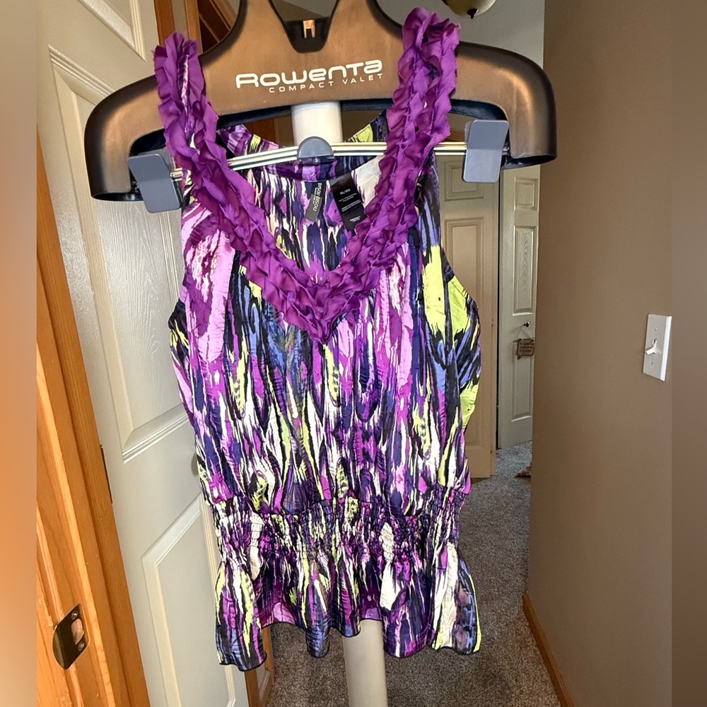 **Like New - Bisou Bisou Ruffle Tank - XL